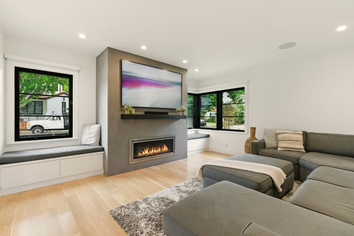 Detail Gallery Image 5 of 41 For 240 Bancroft Rd, Burlingame,  CA 94010 - 4 Beds | 2/1 Baths