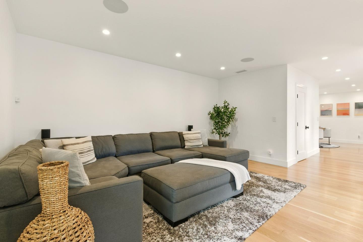 Detail Gallery Image 6 of 41 For 240 Bancroft Rd, Burlingame,  CA 94010 - 4 Beds | 2/1 Baths