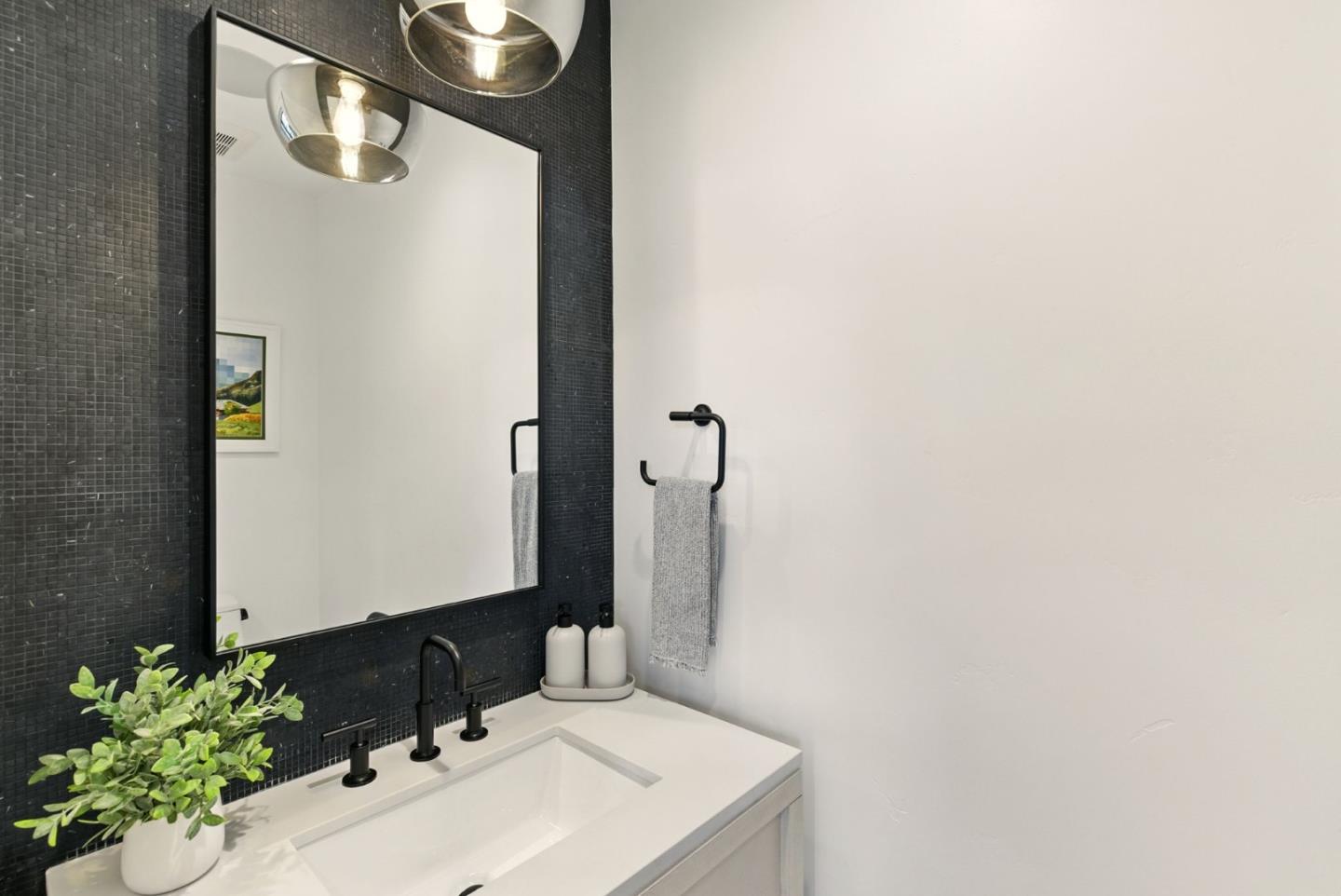 Detail Gallery Image 7 of 41 For 240 Bancroft Rd, Burlingame,  CA 94010 - 4 Beds | 2/1 Baths