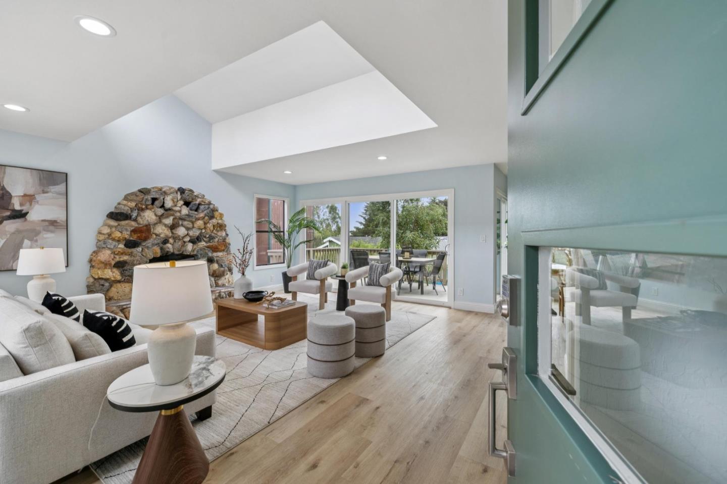Detail Gallery Image 12 of 64 For 389 Avenue Granada, El Granada,  CA 94018 - 5 Beds | 3 Baths