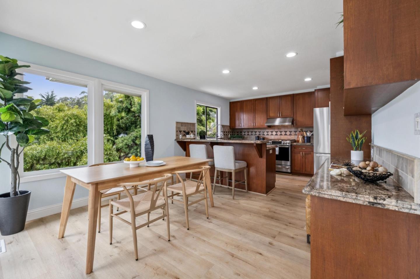 Detail Gallery Image 17 of 64 For 389 Avenue Granada, El Granada,  CA 94018 - 5 Beds | 3 Baths