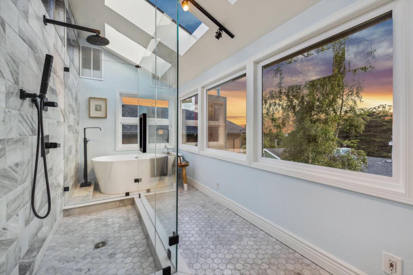 Detail Gallery Image 37 of 64 For 389 Avenue Granada, El Granada,  CA 94018 - 5 Beds | 3 Baths