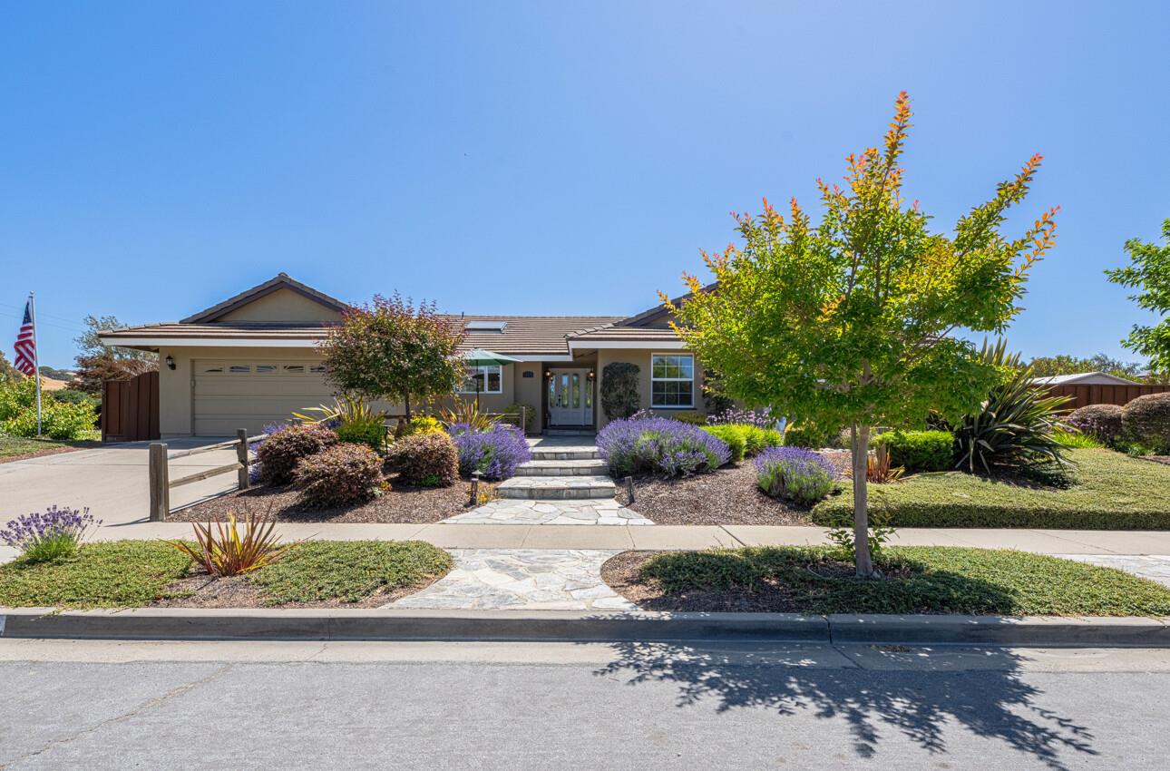 Detail Gallery Image 2 of 45 For 22470 Estoque Pl, Salinas,  CA 93908 - 4 Beds | 2/1 Baths