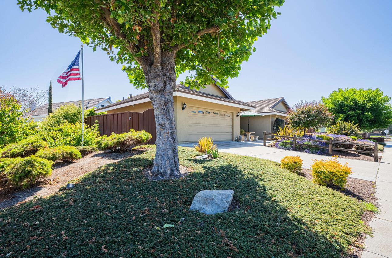Detail Gallery Image 3 of 45 For 22470 Estoque Pl, Salinas,  CA 93908 - 4 Beds | 2/1 Baths