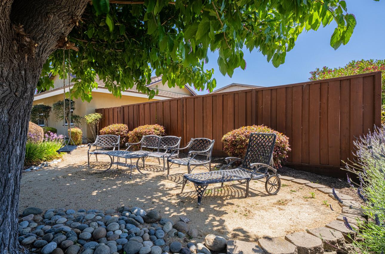 Detail Gallery Image 4 of 45 For 22470 Estoque Pl, Salinas,  CA 93908 - 4 Beds | 2/1 Baths