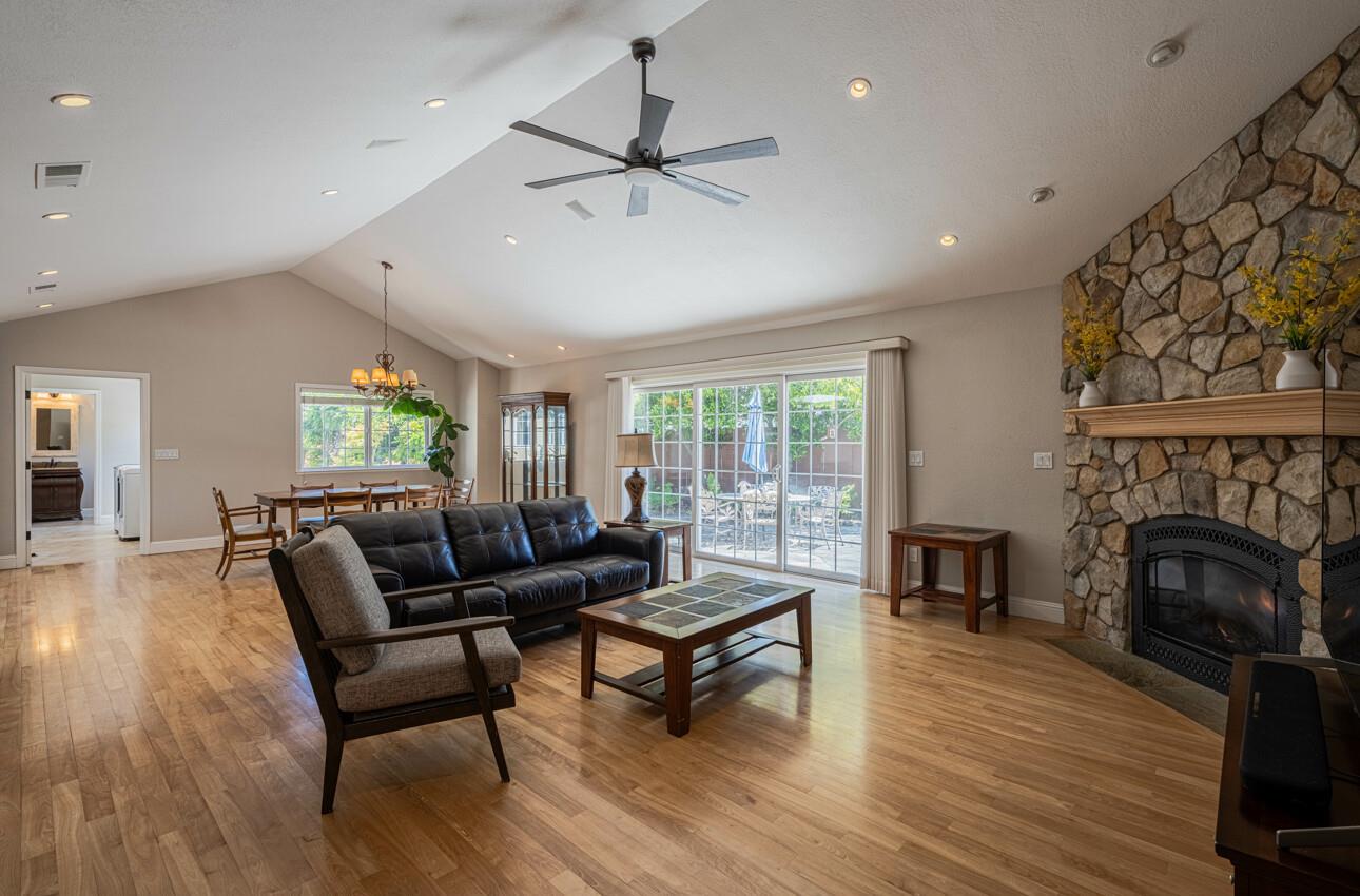 Detail Gallery Image 9 of 45 For 22470 Estoque Pl, Salinas,  CA 93908 - 4 Beds | 2/1 Baths
