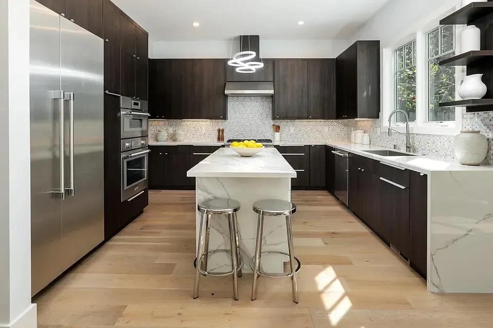 Detail Gallery Image 16 of 17 For 1911 Menalto Ave, Menlo Park,  CA 94025 - 4 Beds | 4/1 Baths