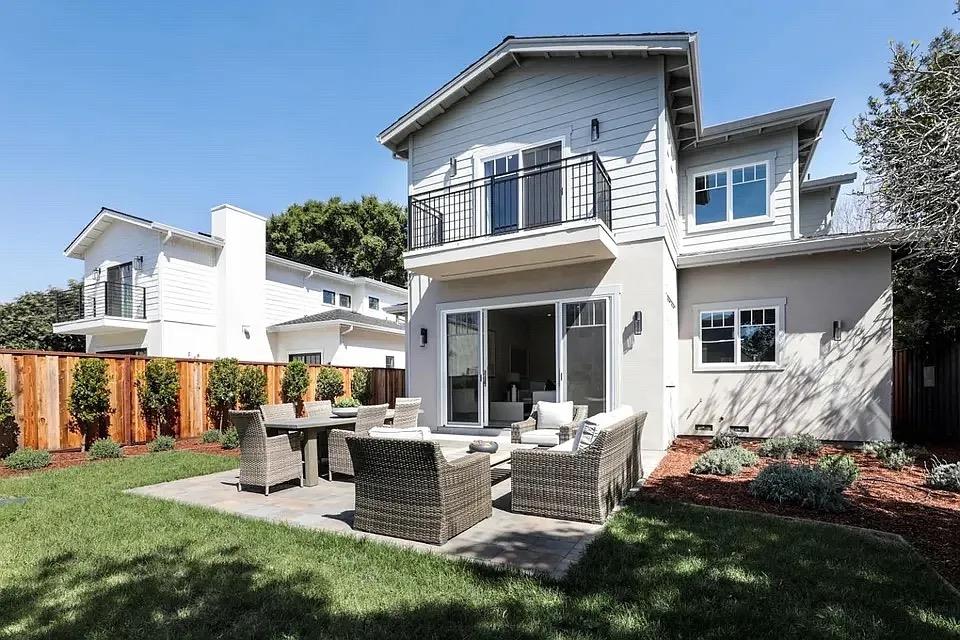 Detail Gallery Image 2 of 17 For 1911 Menalto Ave, Menlo Park,  CA 94025 - 4 Beds | 4/1 Baths