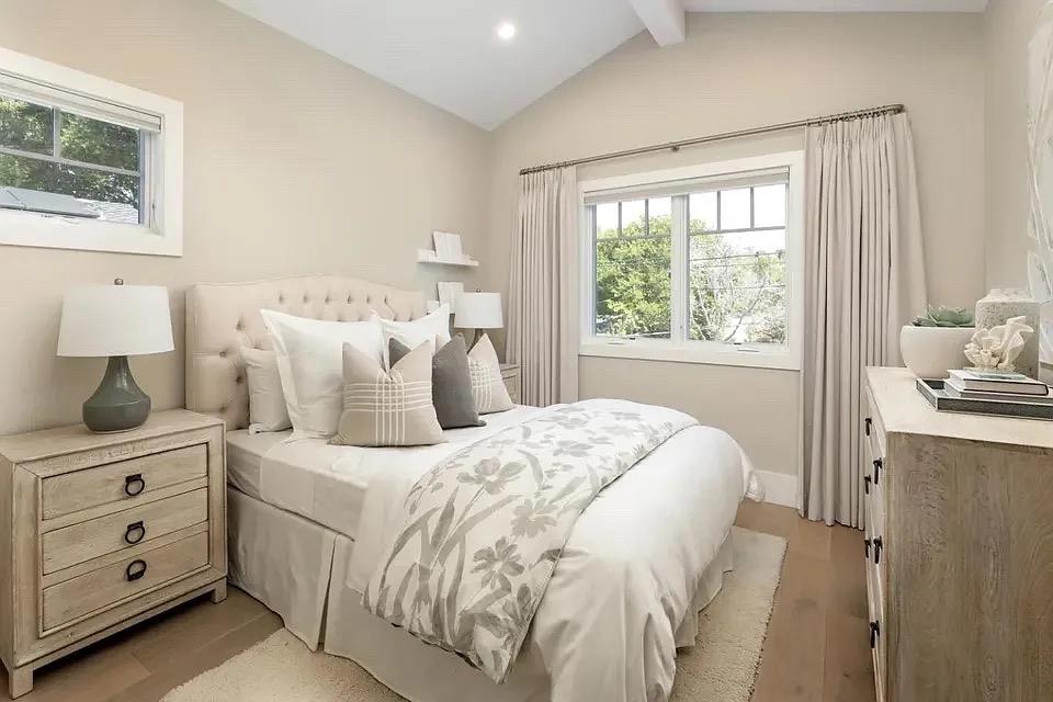 Detail Gallery Image 5 of 17 For 1911 Menalto Ave, Menlo Park,  CA 94025 - 4 Beds | 4/1 Baths