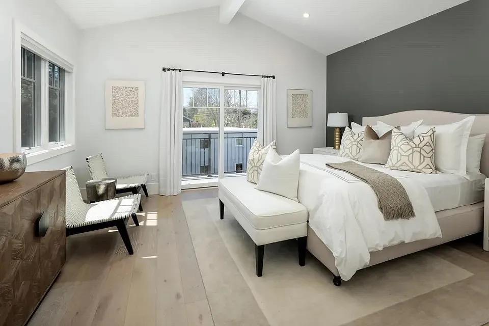 Detail Gallery Image 9 of 17 For 1911 Menalto Ave, Menlo Park,  CA 94025 - 4 Beds | 4/1 Baths