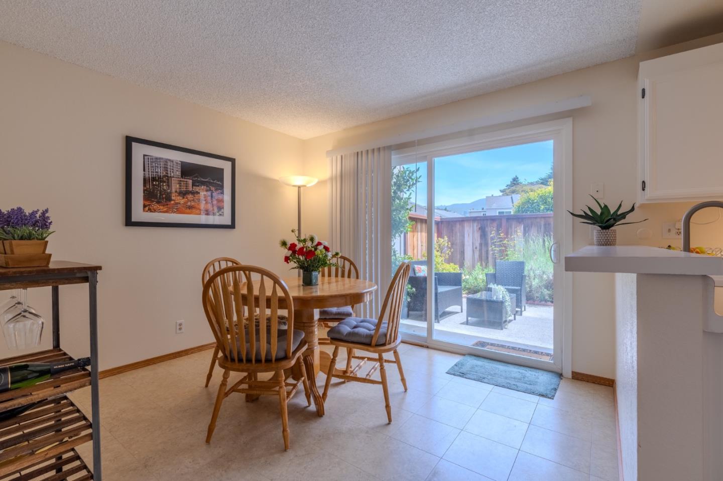 Detail Gallery Image 10 of 37 For 1263 Rosita Rd, Pacifica,  CA 94044 - 3 Beds | 2/1 Baths