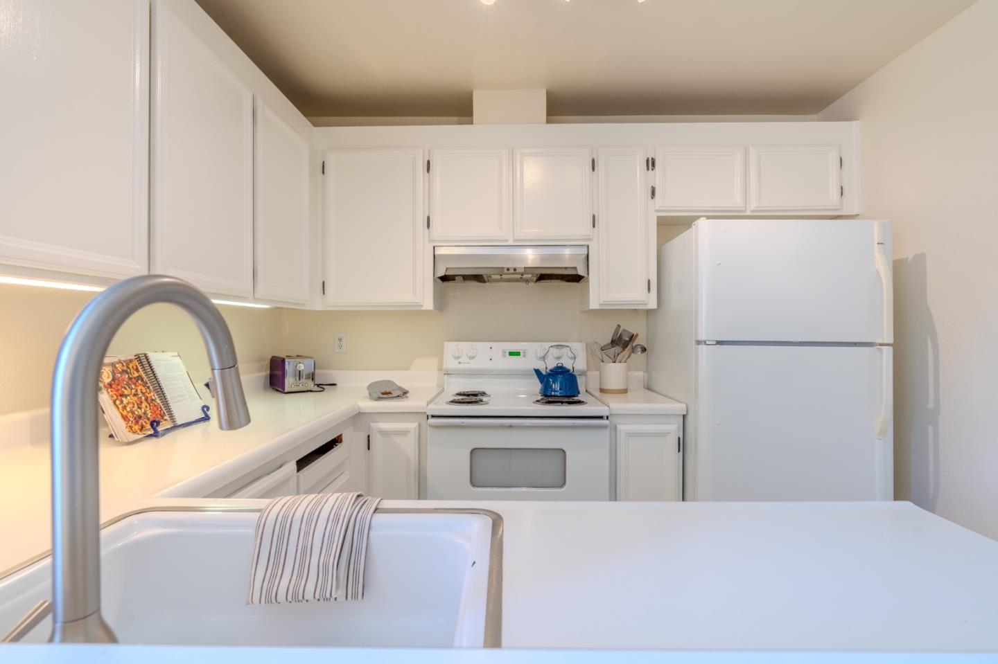 Detail Gallery Image 14 of 37 For 1263 Rosita Rd, Pacifica,  CA 94044 - 3 Beds | 2/1 Baths