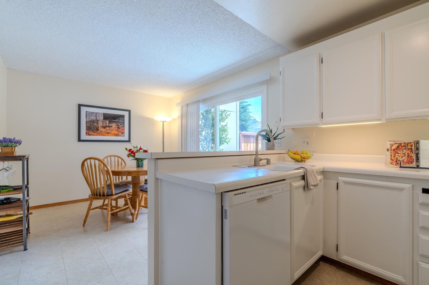 Detail Gallery Image 15 of 37 For 1263 Rosita Rd, Pacifica,  CA 94044 - 3 Beds | 2/1 Baths