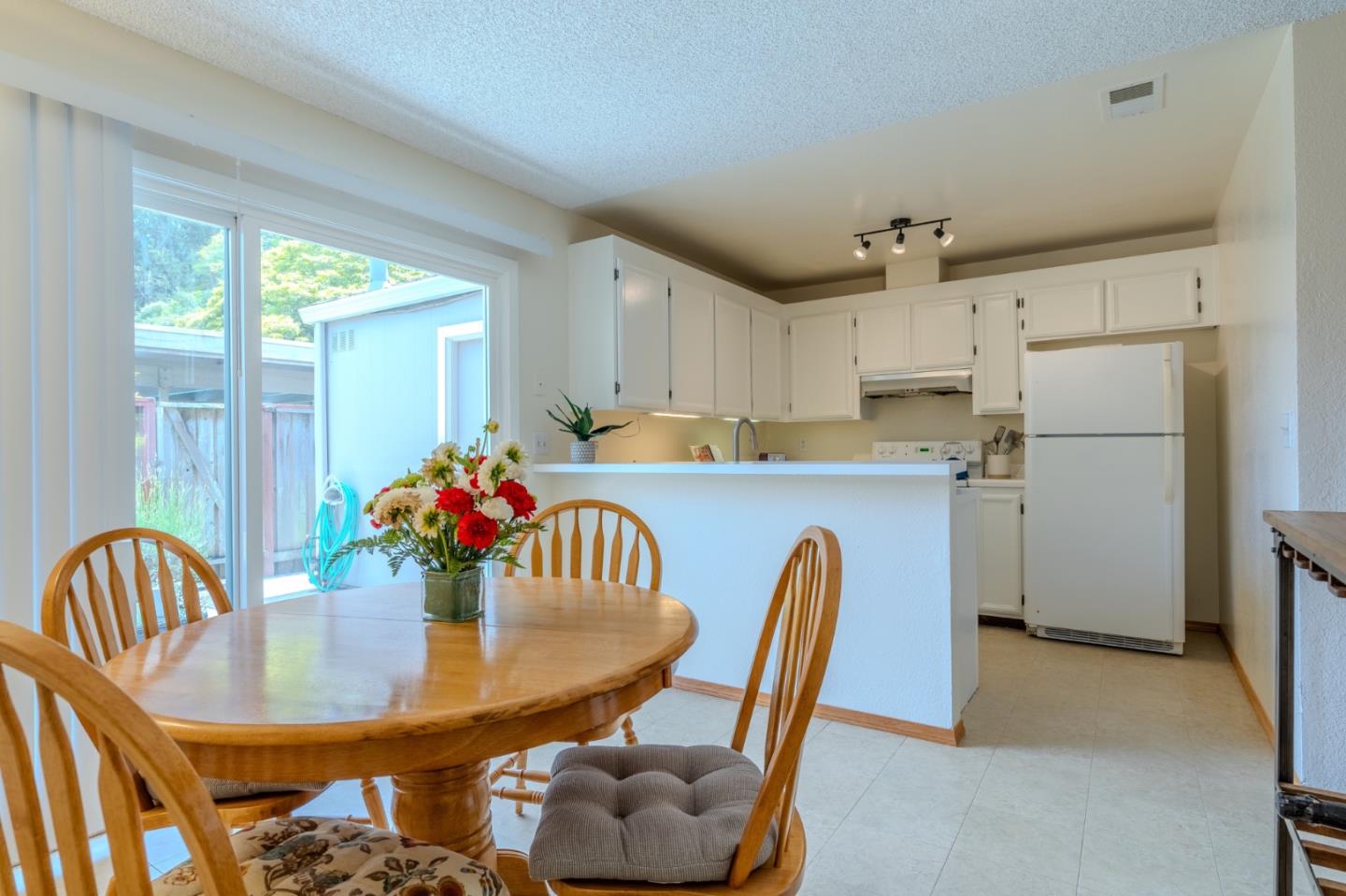 Detail Gallery Image 16 of 37 For 1263 Rosita Rd, Pacifica,  CA 94044 - 3 Beds | 2/1 Baths
