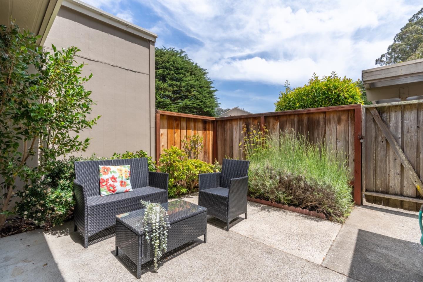 Detail Gallery Image 18 of 37 For 1263 Rosita Rd, Pacifica,  CA 94044 - 3 Beds | 2/1 Baths