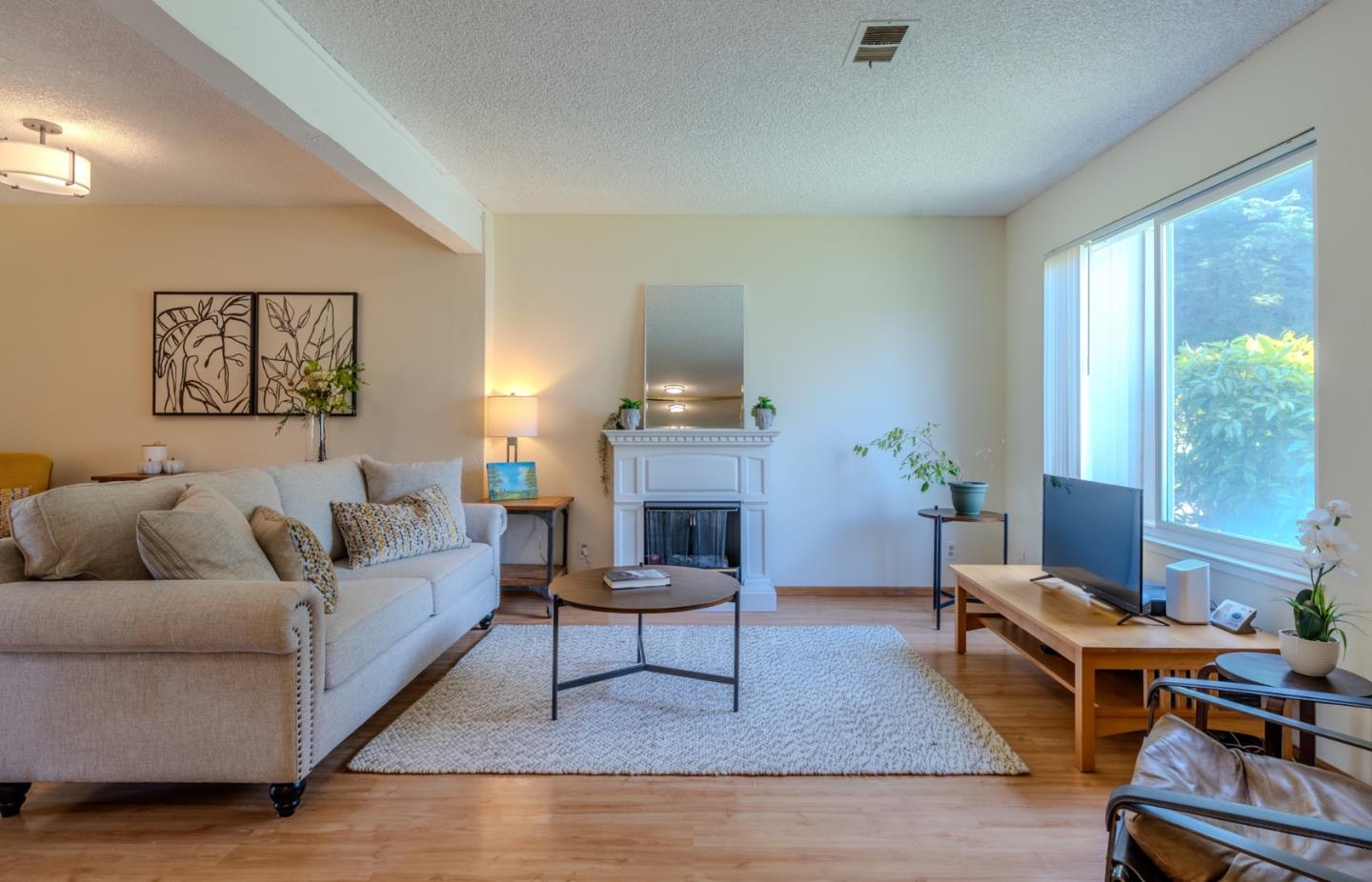 Detail Gallery Image 2 of 37 For 1263 Rosita Rd, Pacifica,  CA 94044 - 3 Beds | 2/1 Baths