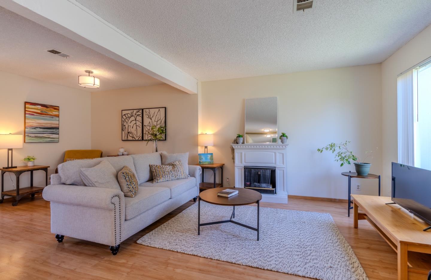 Detail Gallery Image 3 of 37 For 1263 Rosita Rd, Pacifica,  CA 94044 - 3 Beds | 2/1 Baths