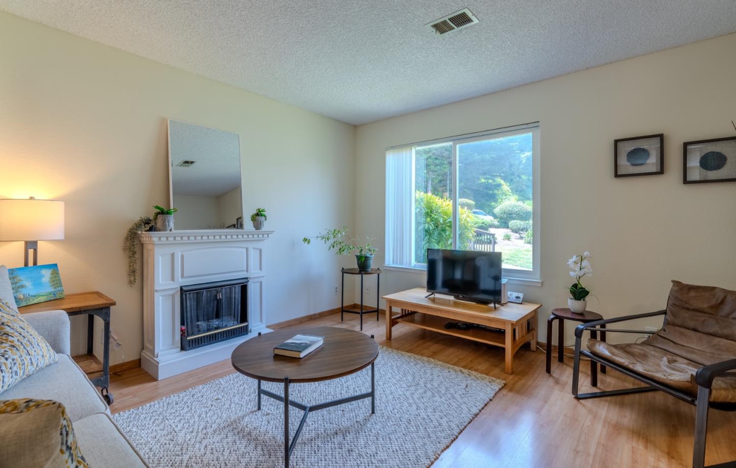 Detail Gallery Image 5 of 37 For 1263 Rosita Rd, Pacifica,  CA 94044 - 3 Beds | 2/1 Baths