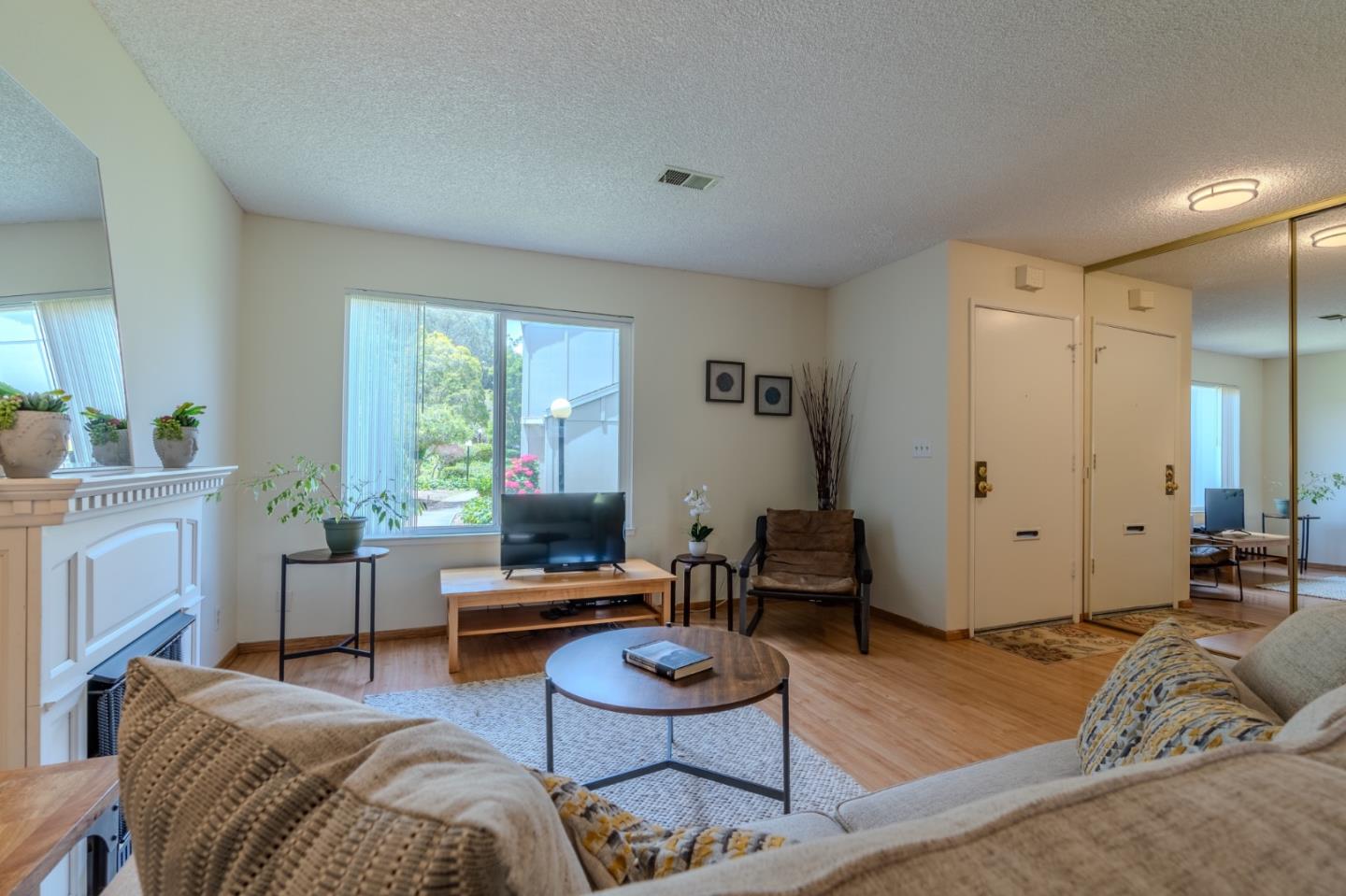 Detail Gallery Image 6 of 37 For 1263 Rosita Rd, Pacifica,  CA 94044 - 3 Beds | 2/1 Baths