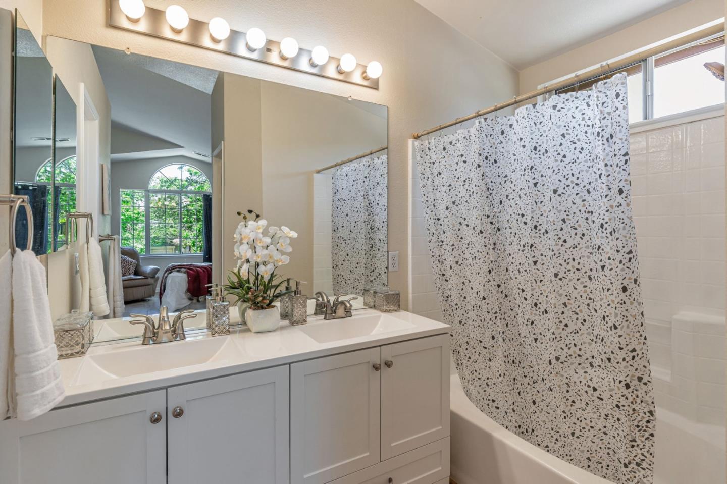 Detail Gallery Image 14 of 21 For 1234 Blacksmith Dr, Gilroy,  CA 95020 - 4 Beds | 2/1 Baths