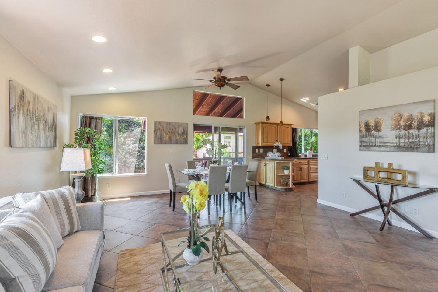 Detail Gallery Image 4 of 21 For 1234 Blacksmith Dr, Gilroy,  CA 95020 - 4 Beds | 2/1 Baths