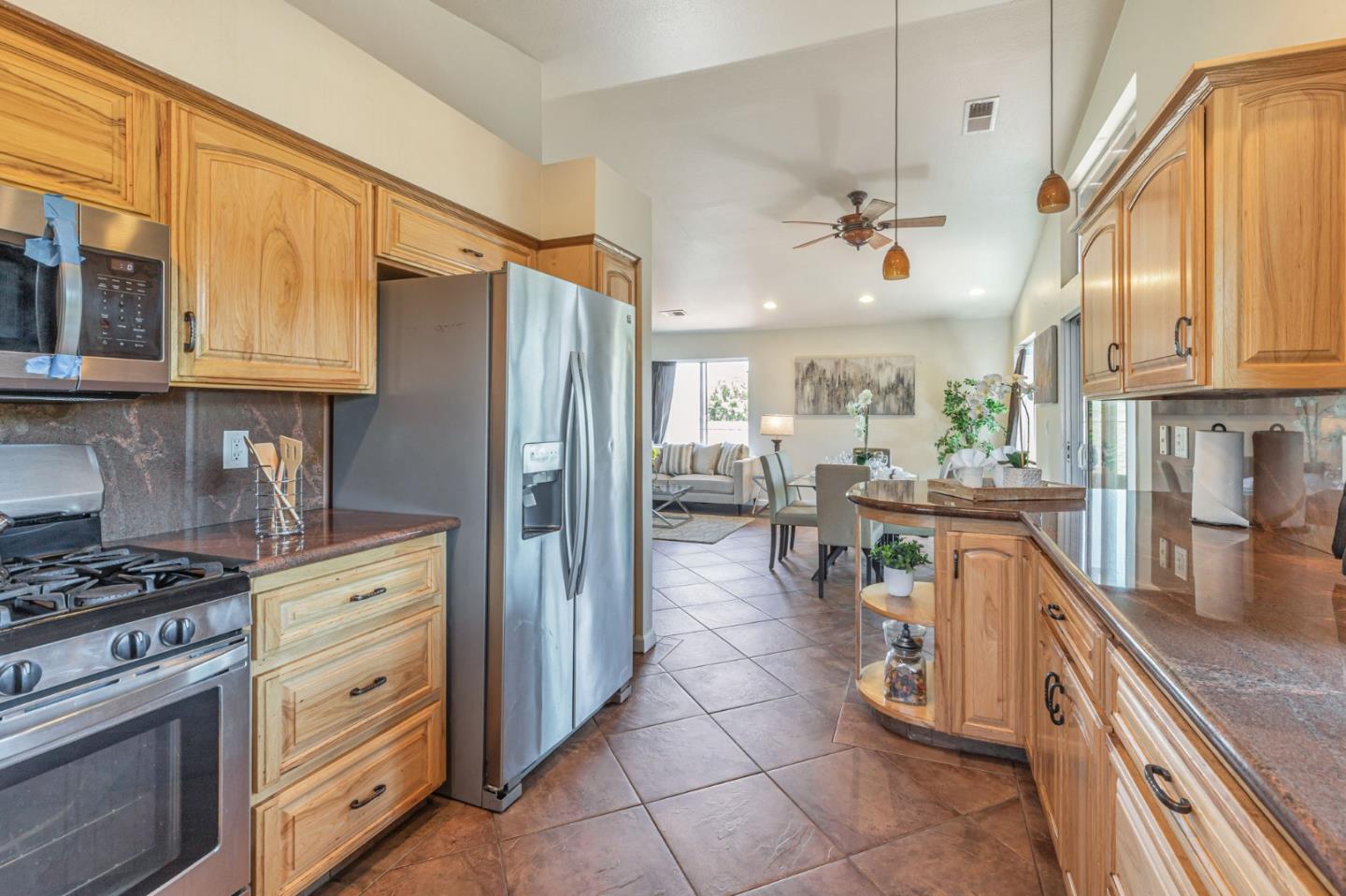 Detail Gallery Image 8 of 21 For 1234 Blacksmith Dr, Gilroy,  CA 95020 - 4 Beds | 2/1 Baths
