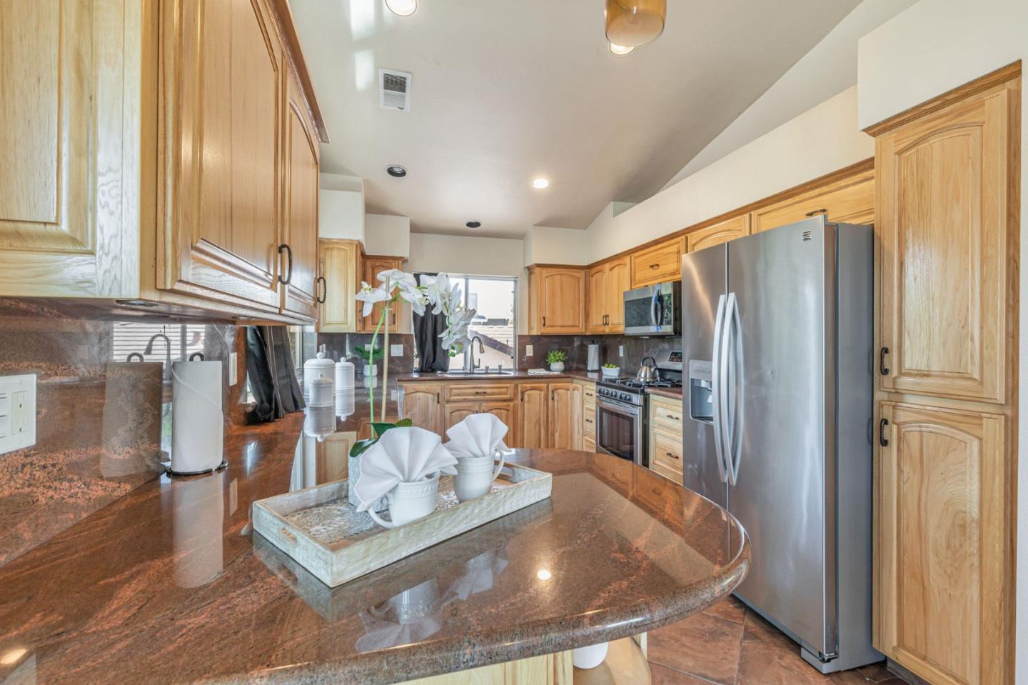 Detail Gallery Image 9 of 21 For 1234 Blacksmith Dr, Gilroy,  CA 95020 - 4 Beds | 2/1 Baths