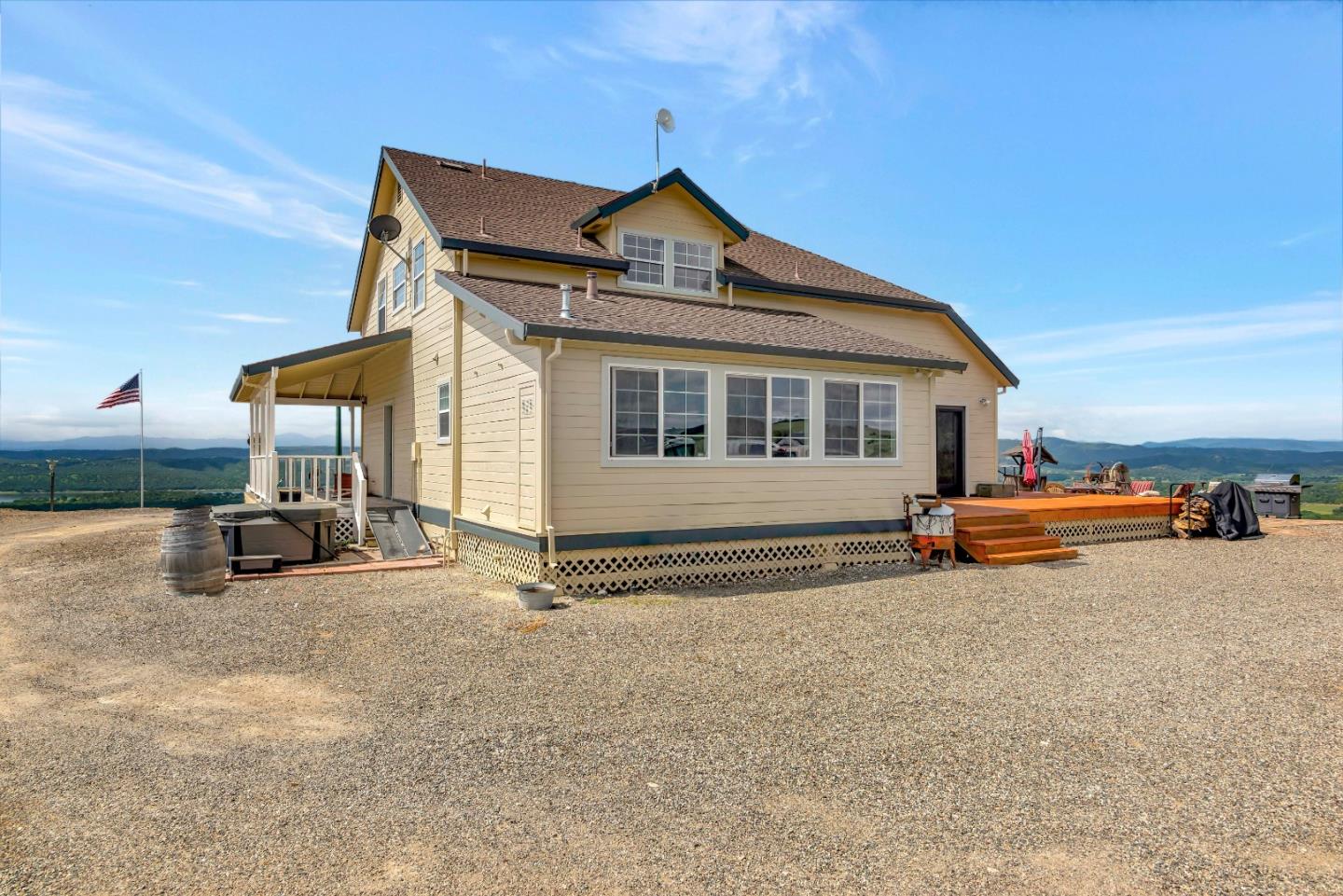 Detail Gallery Image 4 of 57 For 70500 Bradley Lockwood Rd, Lockwood,  CA 93932 - 3 Beds | 2/1 Baths
