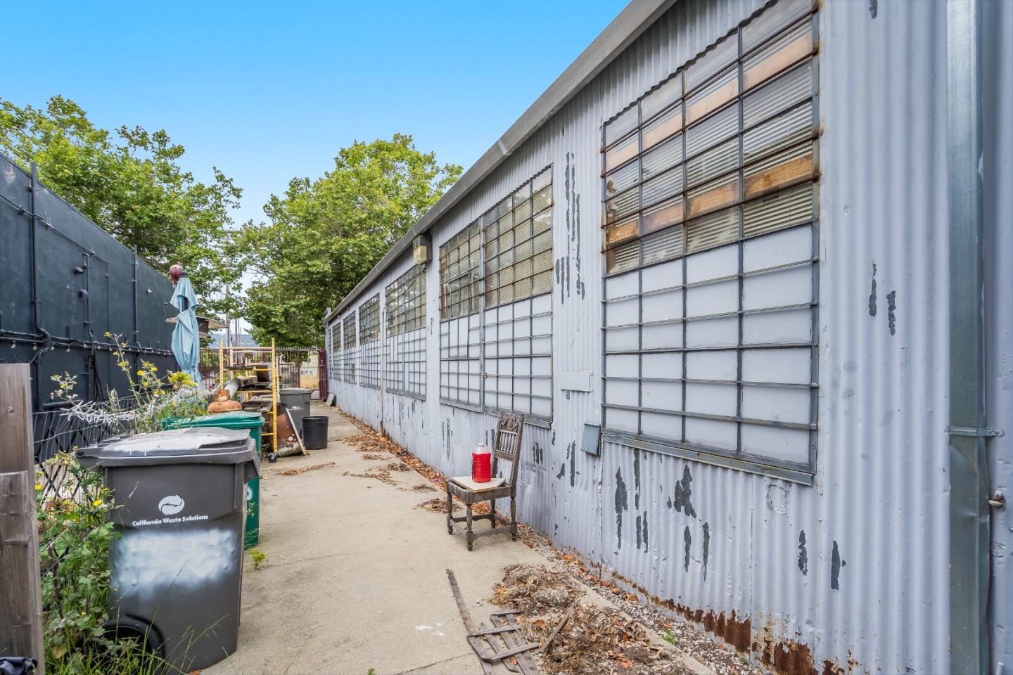 Detail Gallery Image 2 of 24 For 5526 San Pablo Ave, Oakland,  CA 94608 - – Beds | – Baths