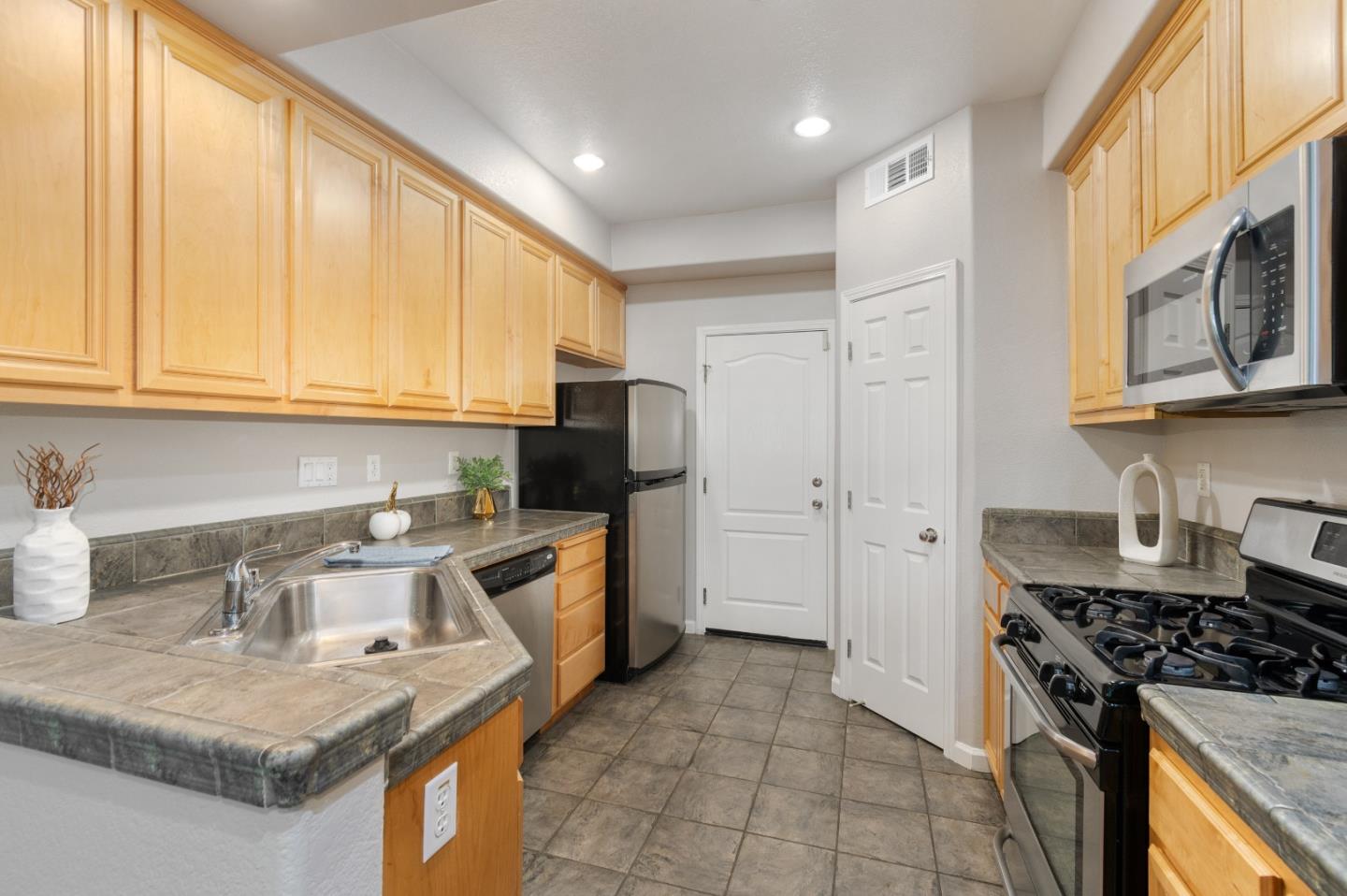 Detail Gallery Image 10 of 22 For 271 Washington Dr, Brentwood,  CA 94513 - 3 Beds | 2/1 Baths