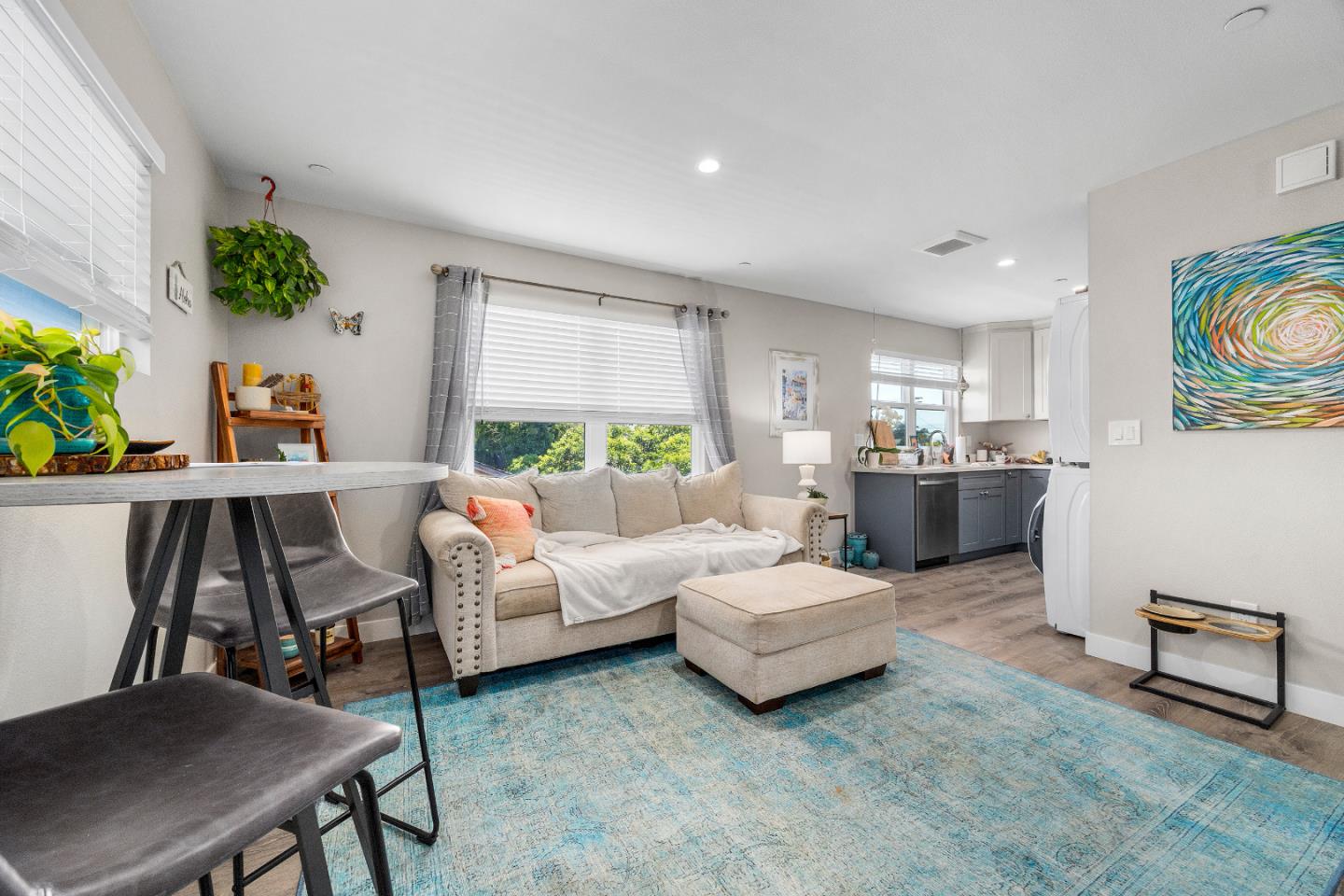 Detail Gallery Image 6 of 35 For 924 30th Ave, Santa Cruz,  CA 95062 - – Beds | – Baths
