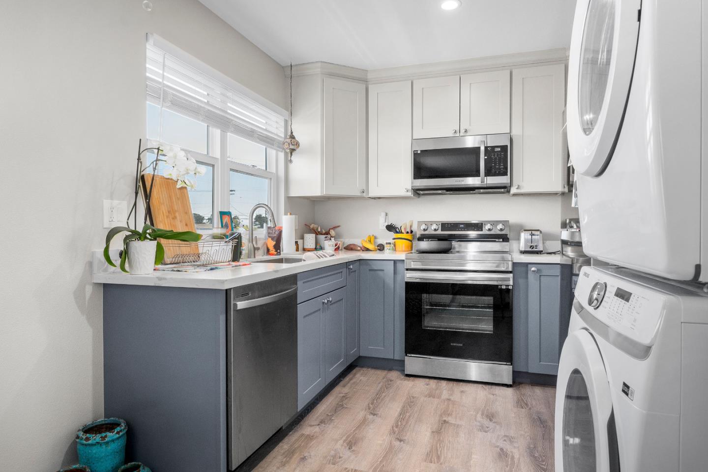 Detail Gallery Image 8 of 35 For 924 30th Ave, Santa Cruz,  CA 95062 - – Beds | – Baths