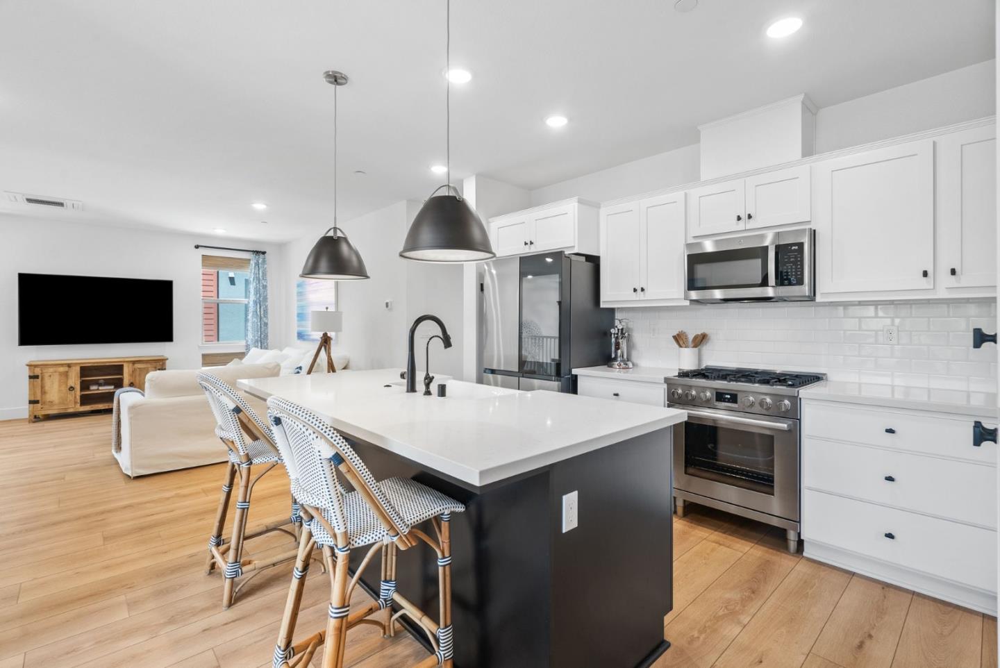Detail Gallery Image 16 of 43 For 6633 Optimum Loop, San Jose,  CA 95119 - 3 Beds | 3 Baths