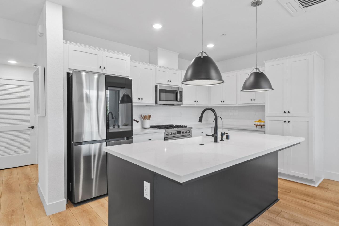 Detail Gallery Image 17 of 43 For 6633 Optimum Loop, San Jose,  CA 95119 - 3 Beds | 3 Baths