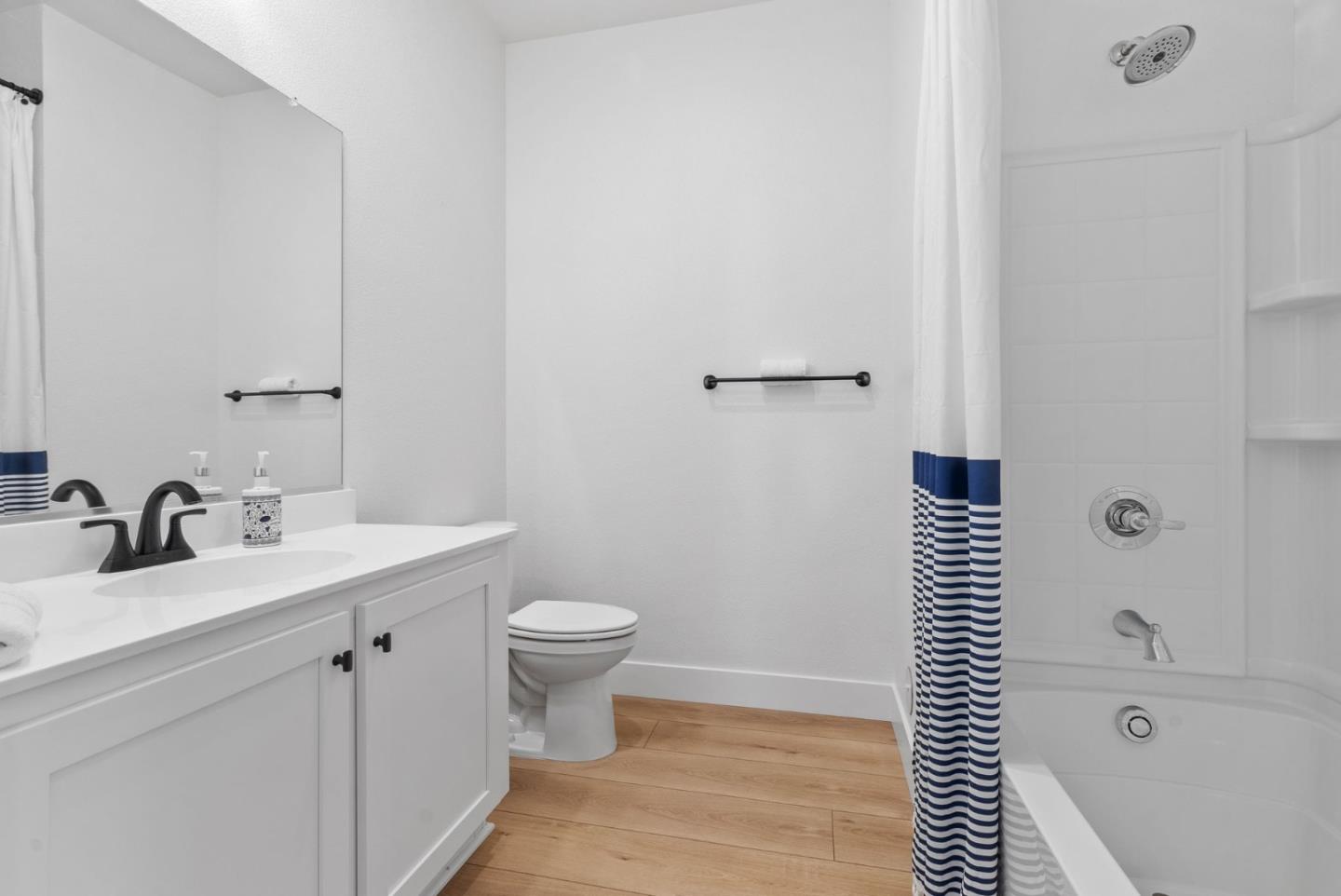 Detail Gallery Image 7 of 43 For 6633 Optimum Loop, San Jose,  CA 95119 - 3 Beds | 3 Baths