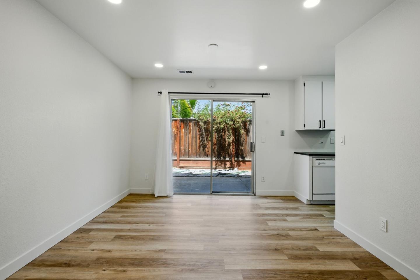 Detail Gallery Image 6 of 40 For 1739 Sapling Ct a,  Concord,  CA 94519 - 3 Beds | 2/1 Baths