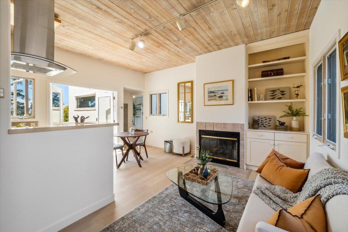 Detail Gallery Image 10 of 60 For 24826 Santa Fe St, Carmel,  CA 93923 - 3 Beds | 2 Baths