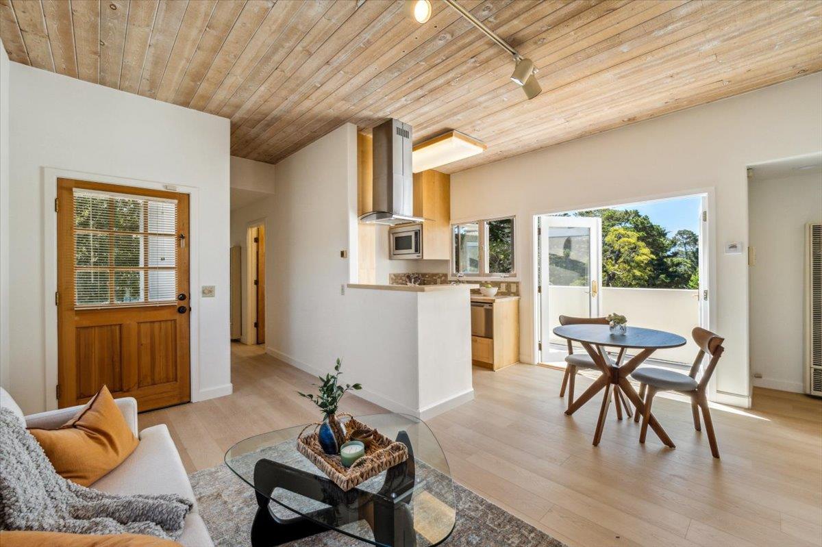 Detail Gallery Image 11 of 60 For 24826 Santa Fe St, Carmel,  CA 93923 - 3 Beds | 2 Baths