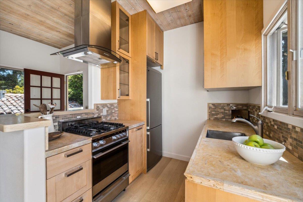 Detail Gallery Image 13 of 60 For 24826 Santa Fe St, Carmel,  CA 93923 - 3 Beds | 2 Baths