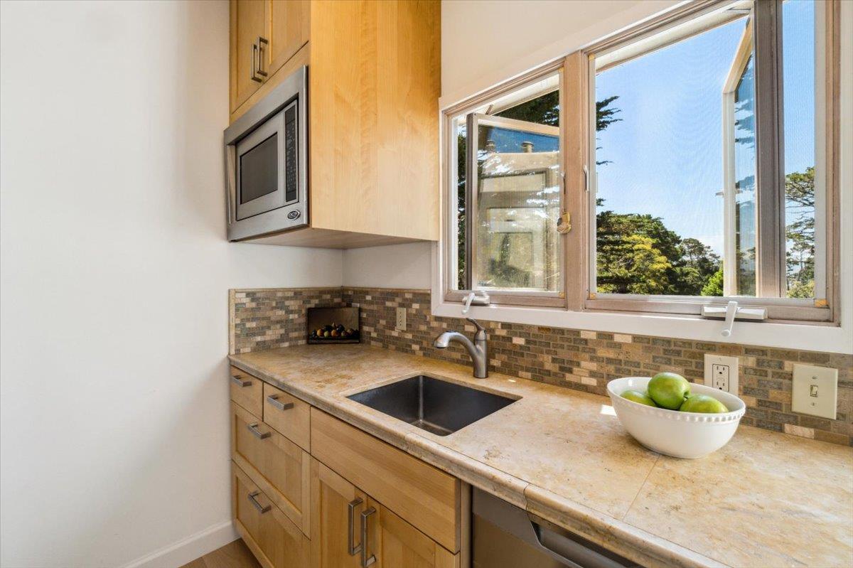 Detail Gallery Image 14 of 60 For 24826 Santa Fe St, Carmel,  CA 93923 - 3 Beds | 2 Baths