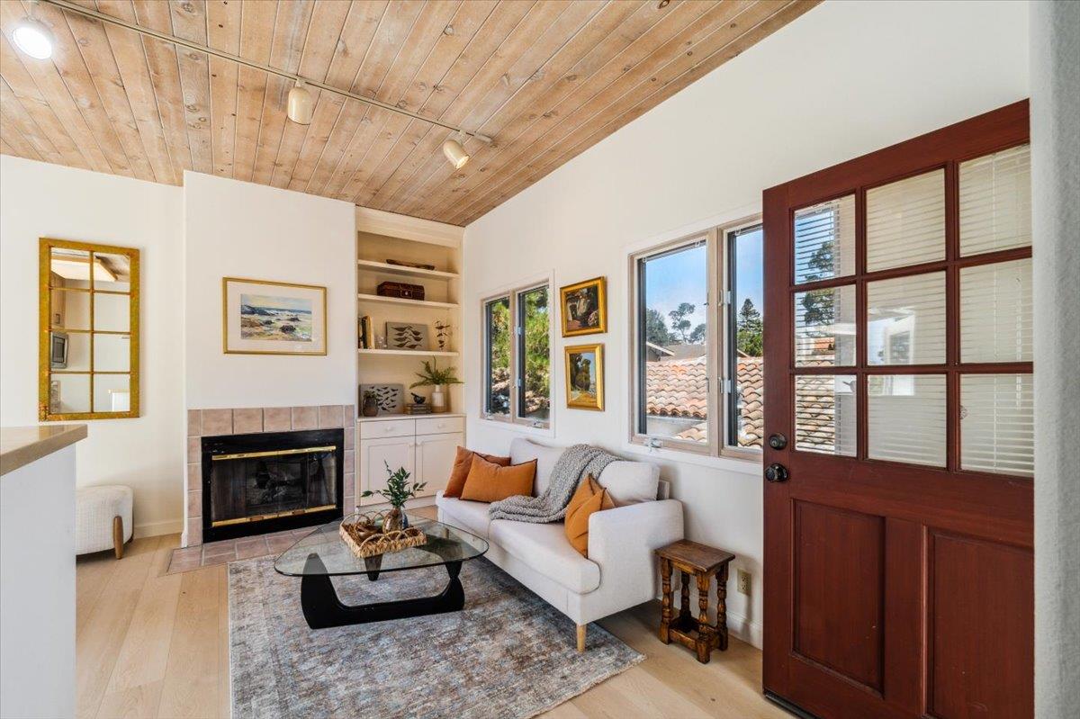 Detail Gallery Image 8 of 60 For 24826 Santa Fe St, Carmel,  CA 93923 - 3 Beds | 2 Baths
