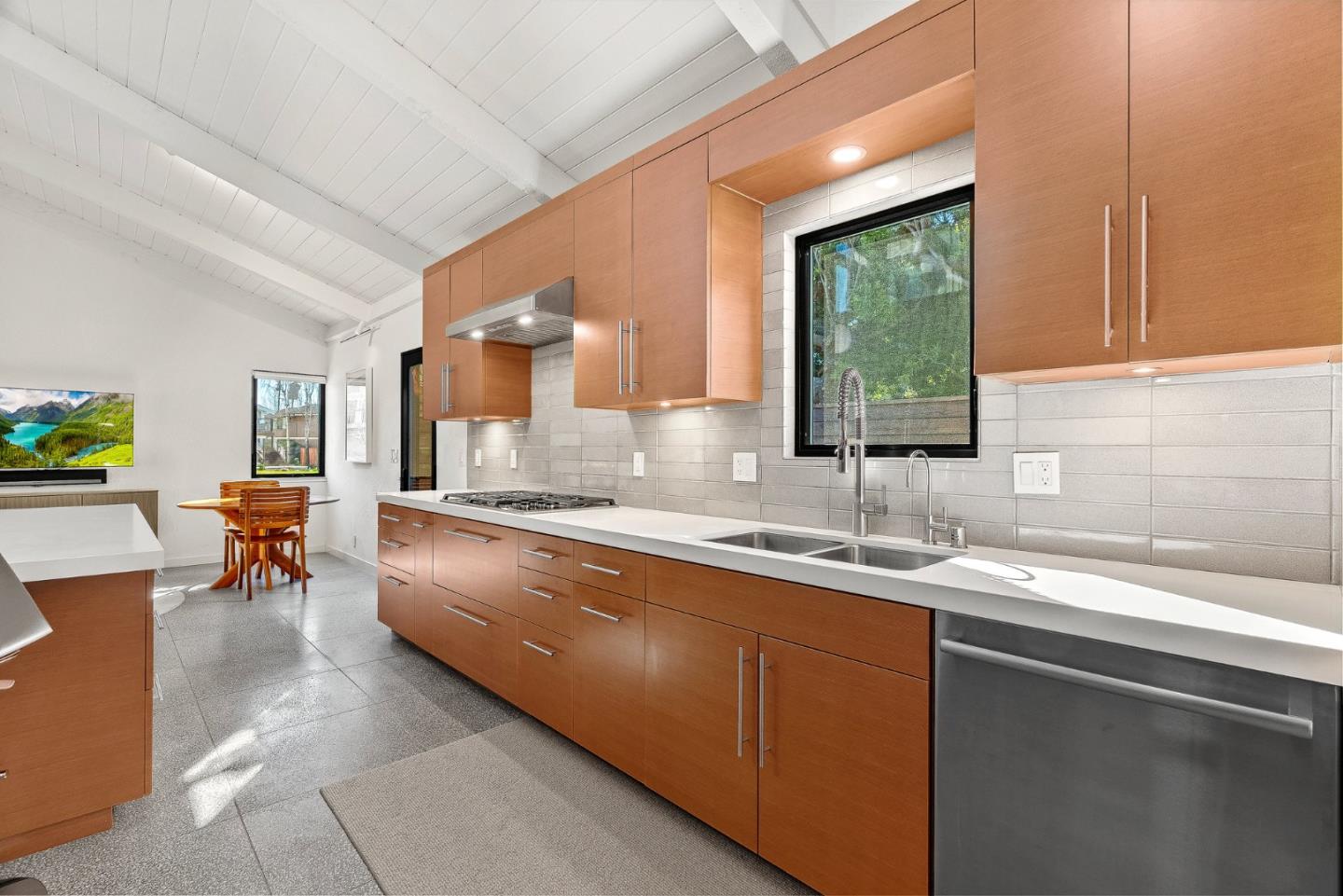 Detail Gallery Image 13 of 59 For 165 via Trinita, Aptos,  CA 95003 - 3 Beds | 2 Baths
