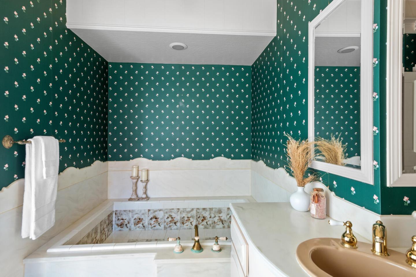 Detail Gallery Image 17 of 34 For 18150 Cochrane Rd, Morgan Hill,  CA 95037 - 4 Beds | 3/1 Baths