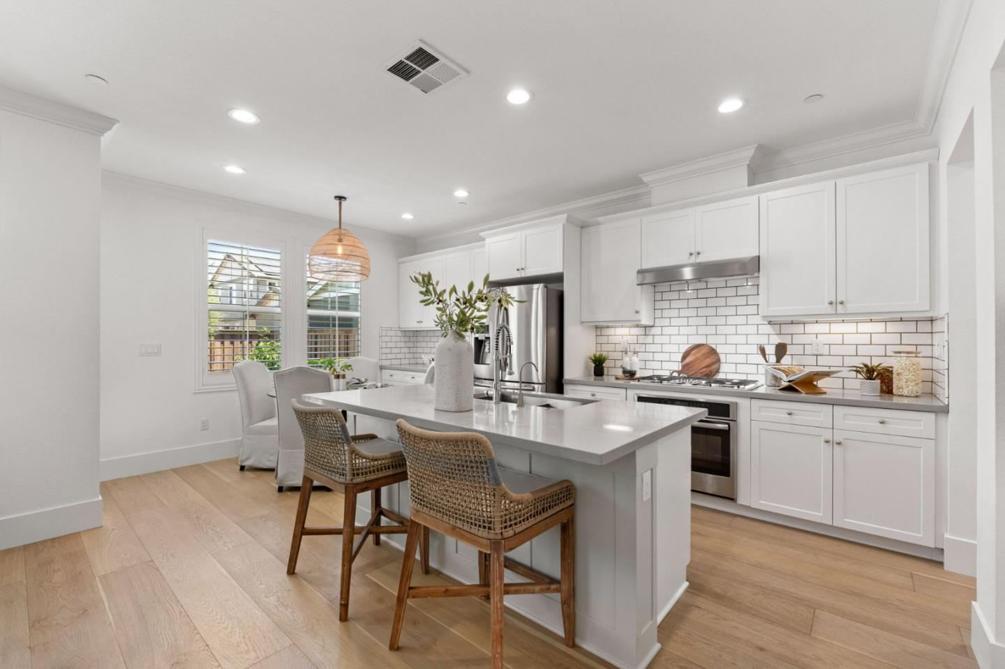 Detail Gallery Image 13 of 55 For 17920 Stoney Creek Way, Morgan Hill,  CA 95037 - 4 Beds | 2/1 Baths