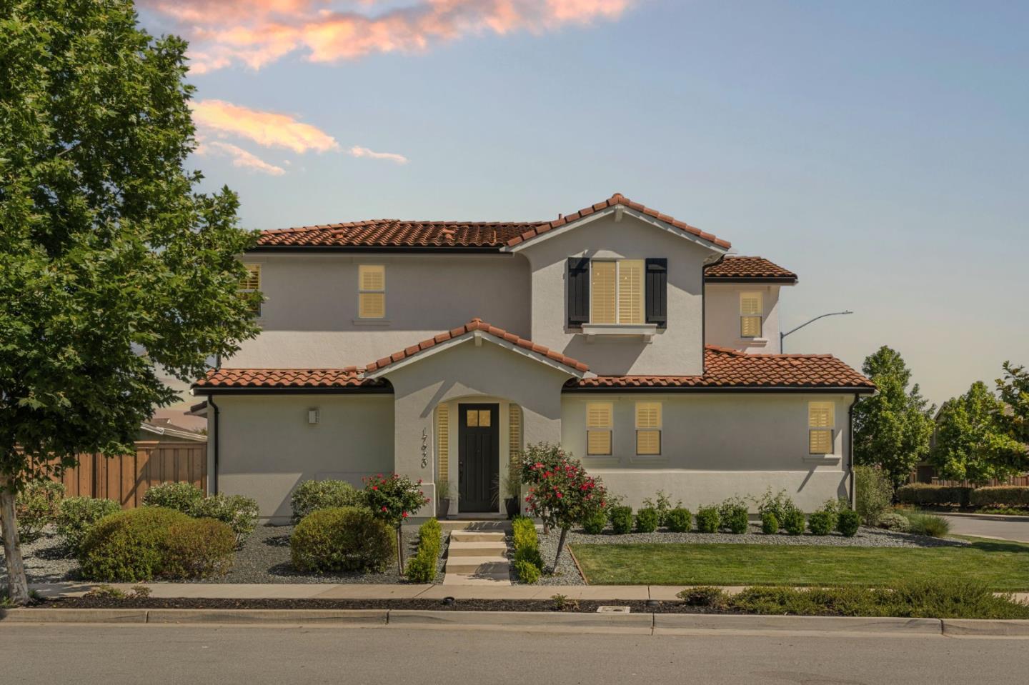 Detail Gallery Image 2 of 55 For 17920 Stoney Creek Way, Morgan Hill,  CA 95037 - 4 Beds | 2/1 Baths