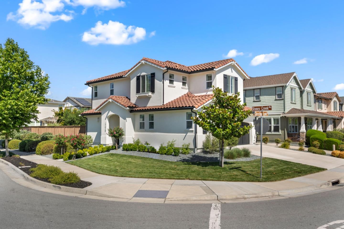 Detail Gallery Image 3 of 55 For 17920 Stoney Creek Way, Morgan Hill,  CA 95037 - 4 Beds | 2/1 Baths
