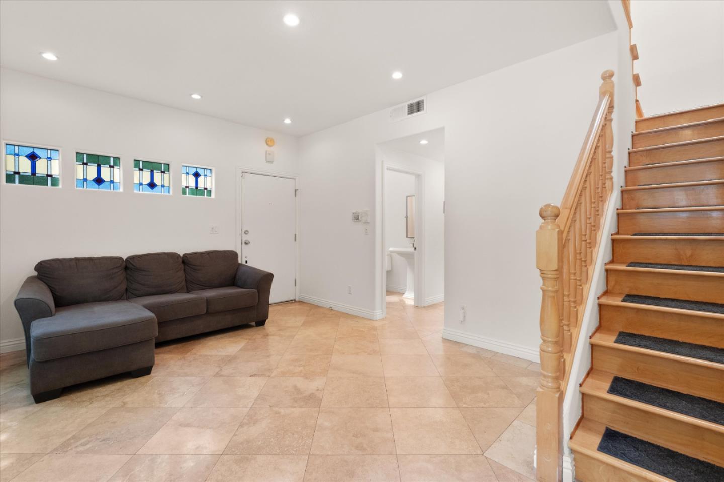 Detail Gallery Image 13 of 26 For 15153 Burbank Blvd #1,  Sherman Oaks,  CA 91411 - 2 Beds | 2/1 Baths