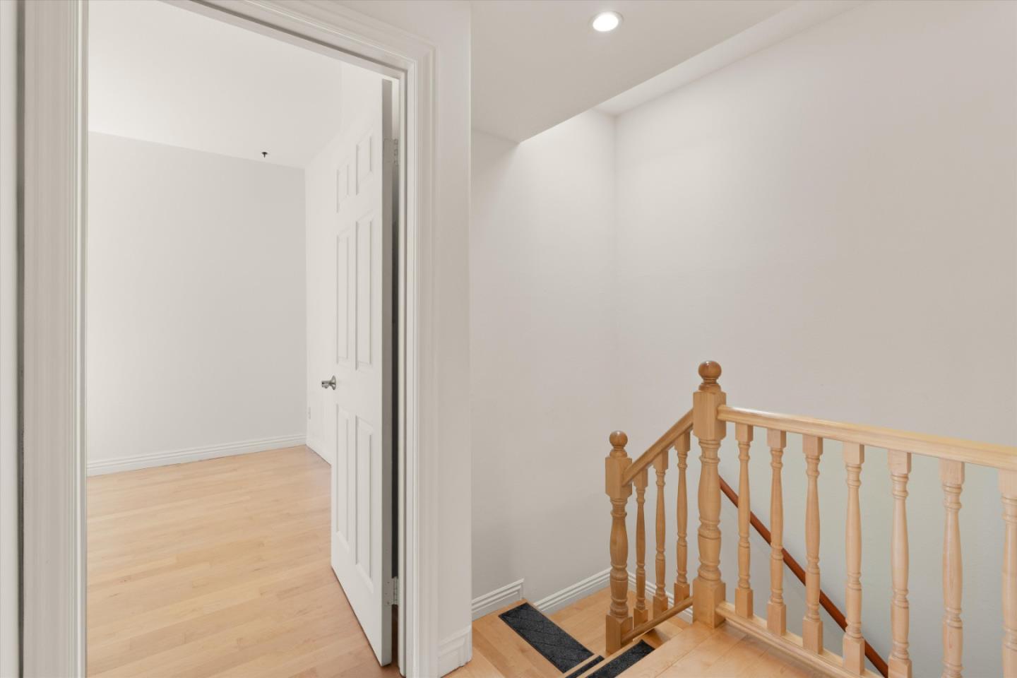 Detail Gallery Image 14 of 26 For 15153 Burbank Blvd #1,  Sherman Oaks,  CA 91411 - 2 Beds | 2/1 Baths