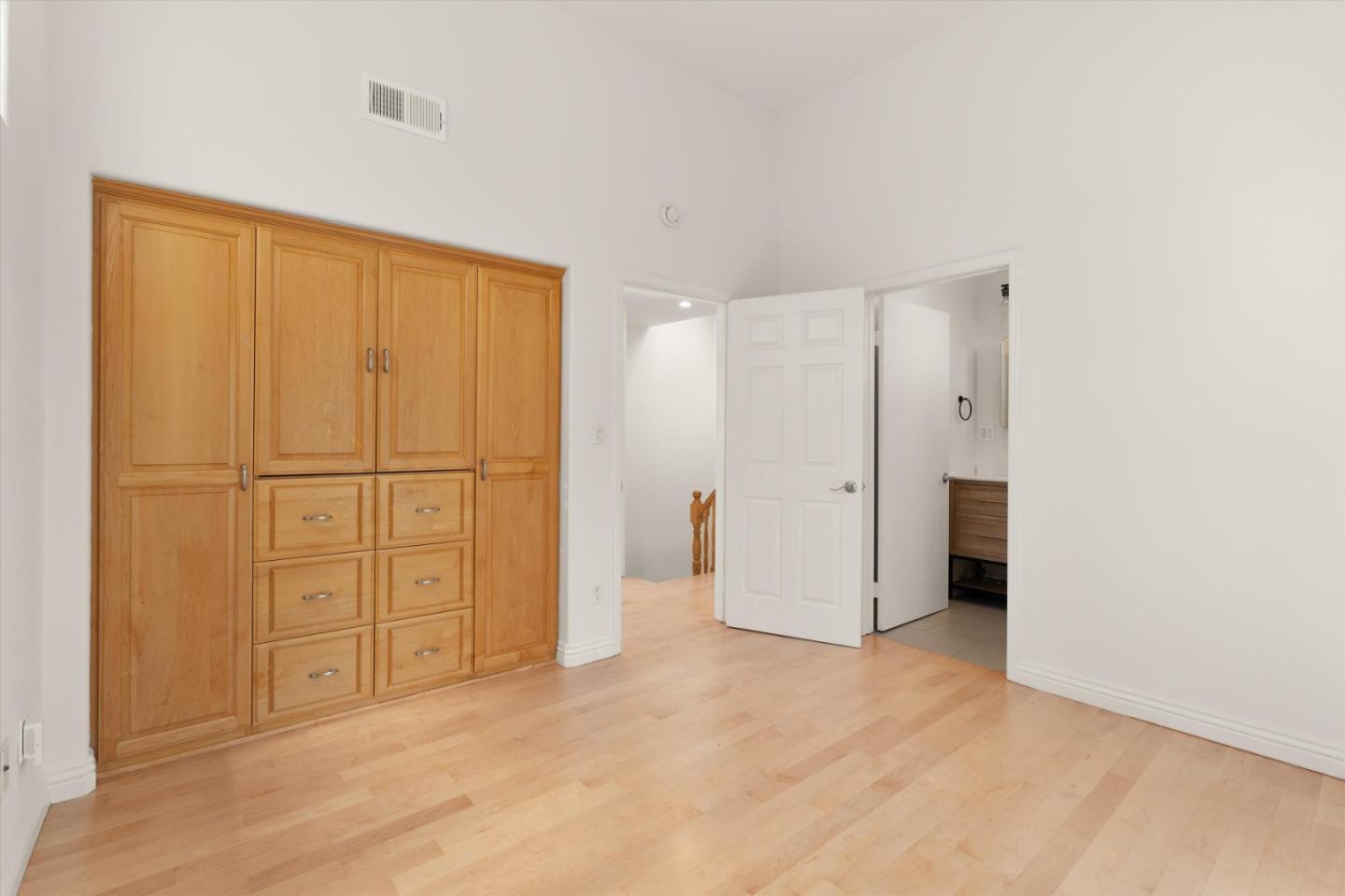 Detail Gallery Image 19 of 26 For 15153 Burbank Blvd #1,  Sherman Oaks,  CA 91411 - 2 Beds | 2/1 Baths