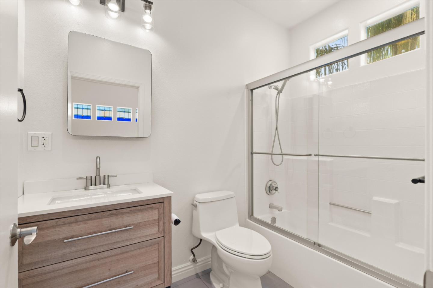 Detail Gallery Image 20 of 26 For 15153 Burbank Blvd #1,  Sherman Oaks,  CA 91411 - 2 Beds | 2/1 Baths